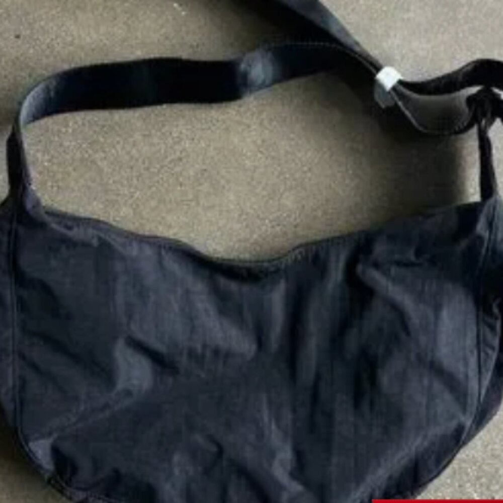 Brand New Medium Black Crescent bag by Baggu